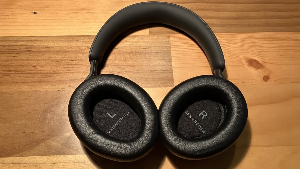 Sennheiser Headphones Accentum 4 Black Brand New Sealed