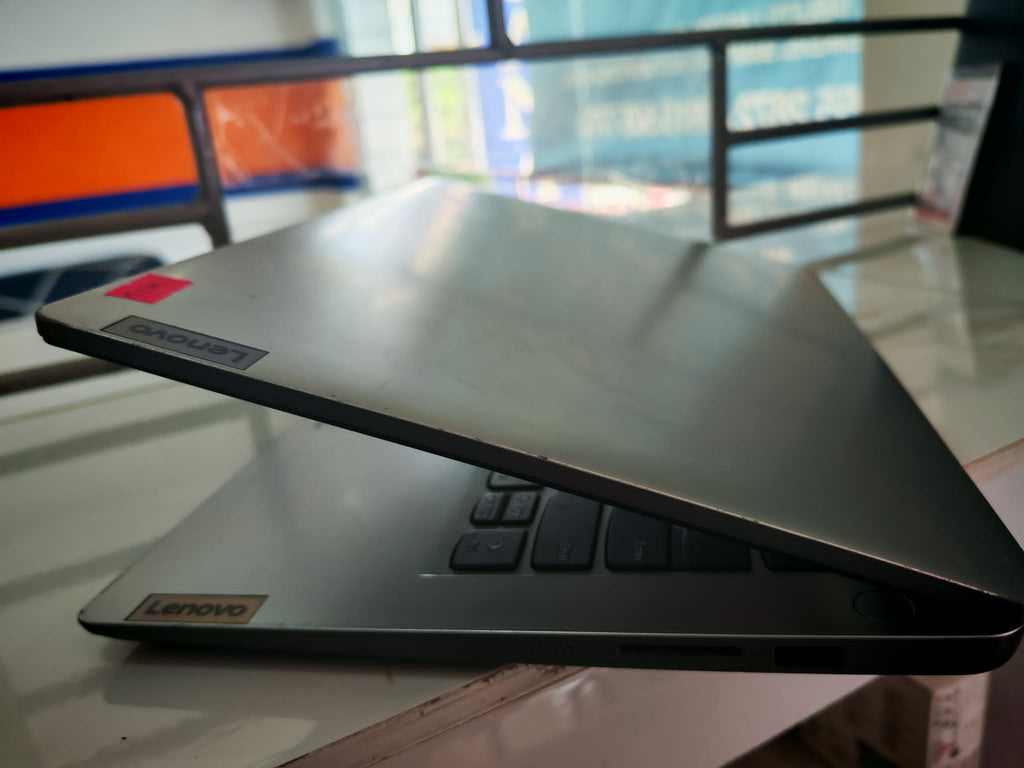Lenovo IdeaPad Slim 1i